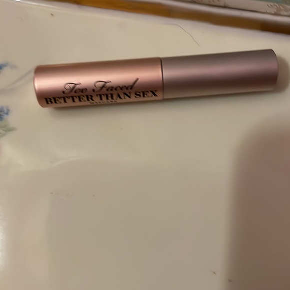 Too Faced Christmas 🎄 In The City Limited Edition Makeup 💄 Collection.NIB.FIRM - Picture 11 of 16